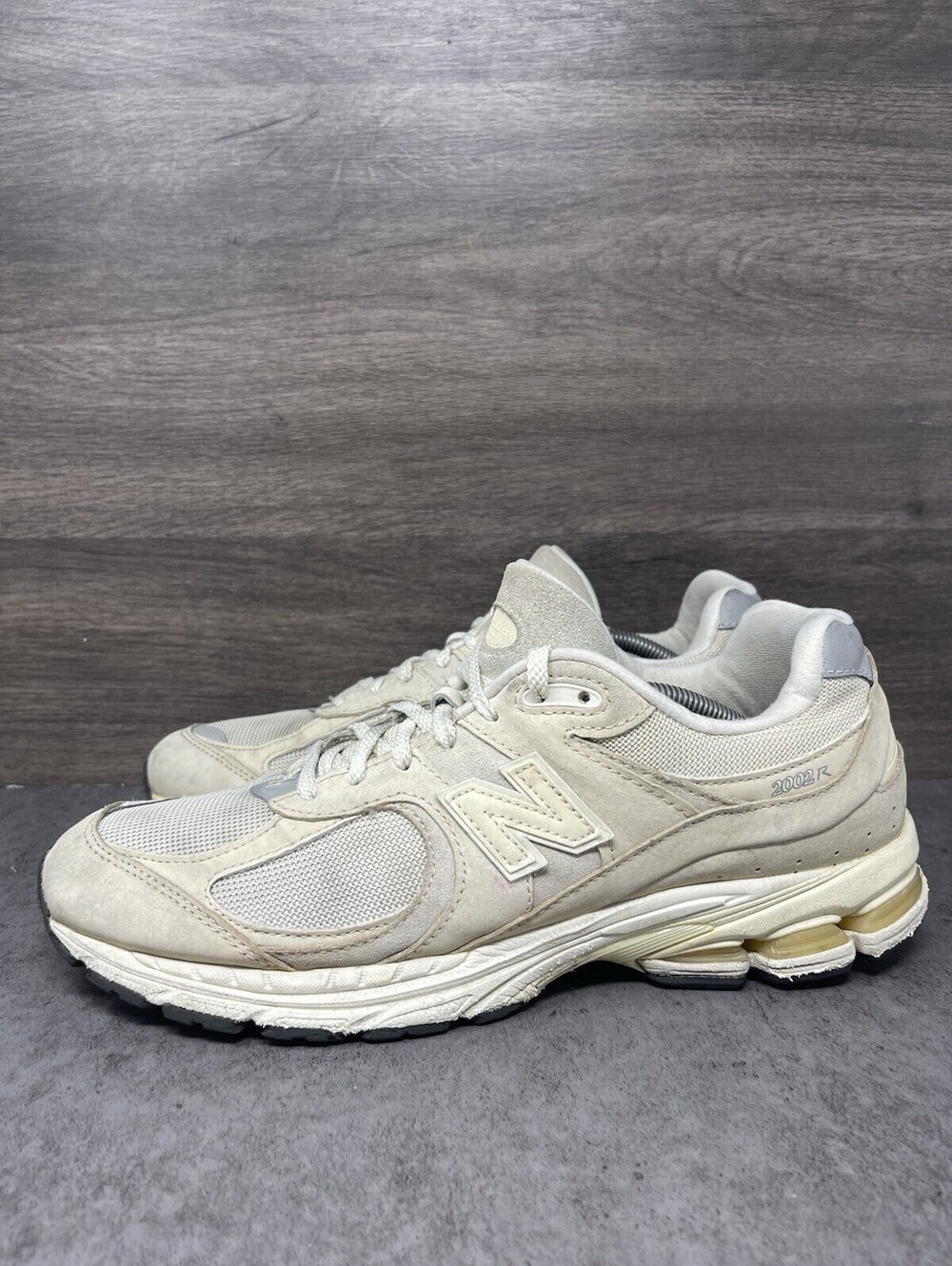 New Balance 2002R Calm Taupe Mens Size 11.5 M2002RCC Suede Running Shoes